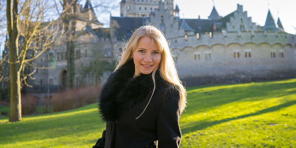 Lisa-Heinz-Lisegraphy-Fotograf-Hochzeitsfotografin-Herford-Selbstportrait-mit-einem-Märchenschloss_